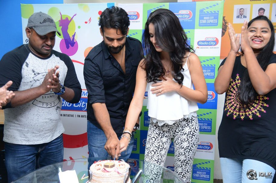 Thikka-Movie-Team-At-Radio-City